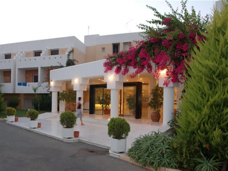 Oasis Beach Hotel - Adults Only أنِساراس المظهر الخارجي الصورة
