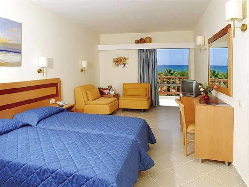 Oasis Beach Hotel - Adults Only أنِساراس المظهر الخارجي الصورة
