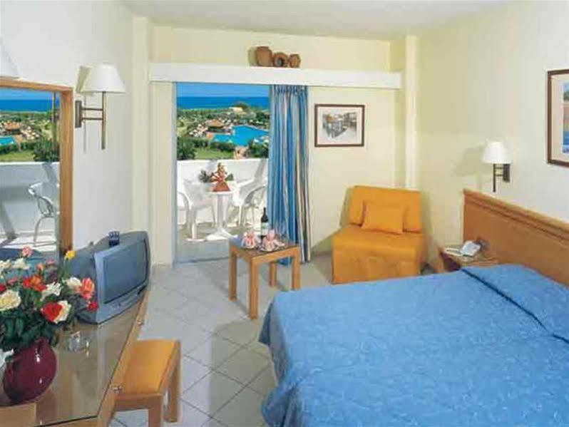 Oasis Beach Hotel - Adults Only أنِساراس المظهر الخارجي الصورة