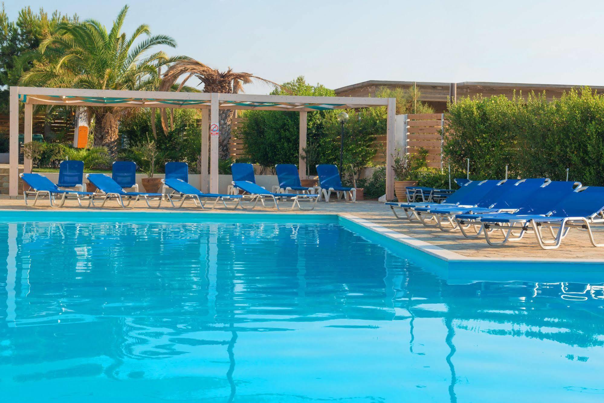 Oasis Beach Hotel - Adults Only أنِساراس المظهر الخارجي الصورة