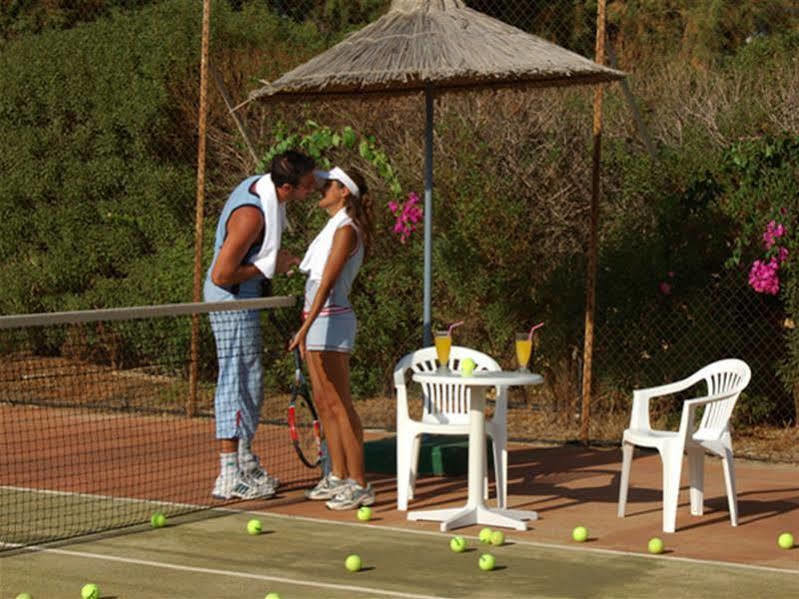 Oasis Beach Hotel - Adults Only أنِساراس المظهر الخارجي الصورة