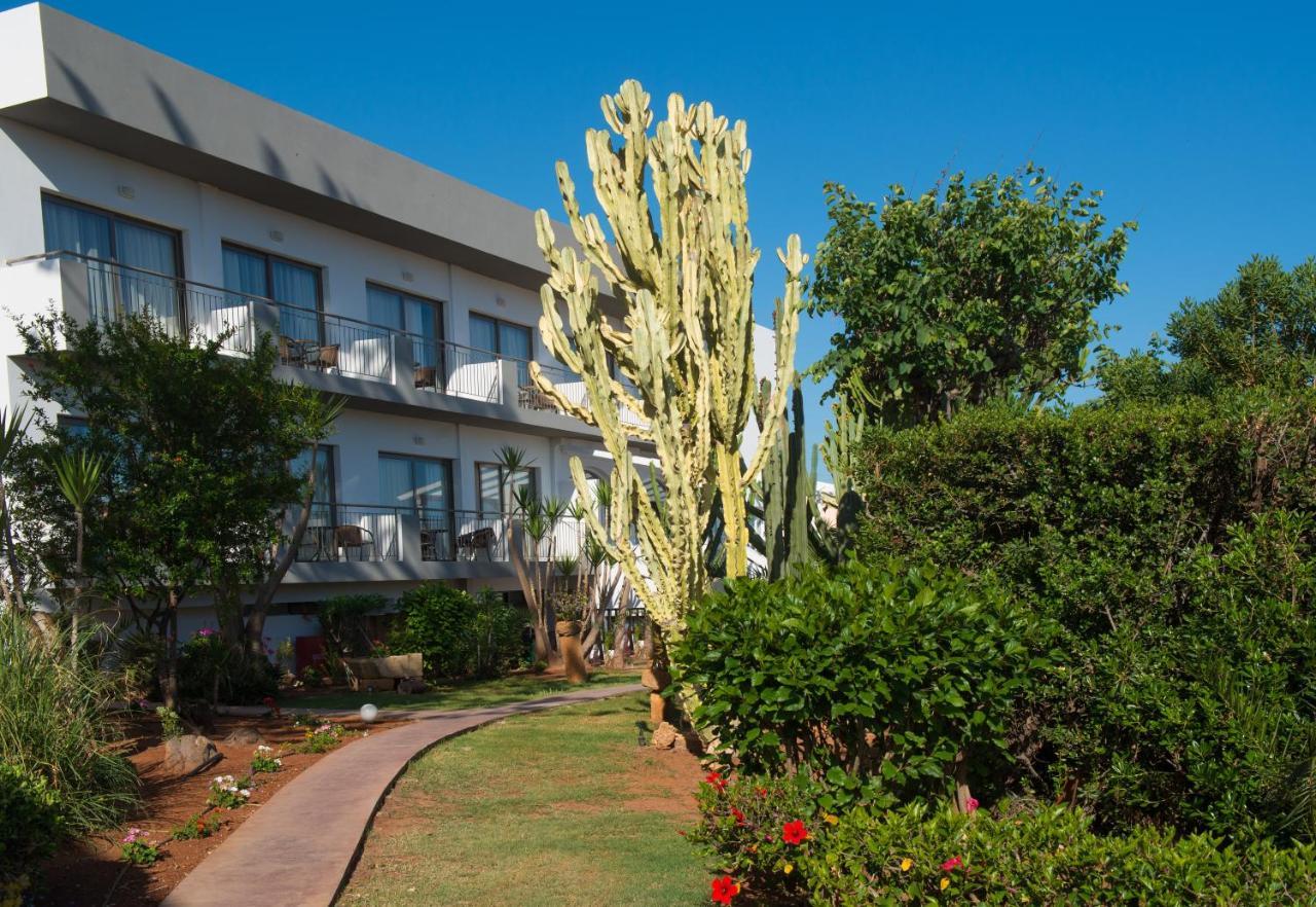 Oasis Beach Hotel - Adults Only أنِساراس المظهر الخارجي الصورة