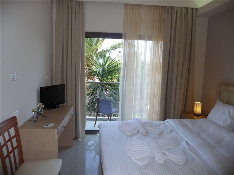 Oasis Beach Hotel - Adults Only أنِساراس المظهر الخارجي الصورة